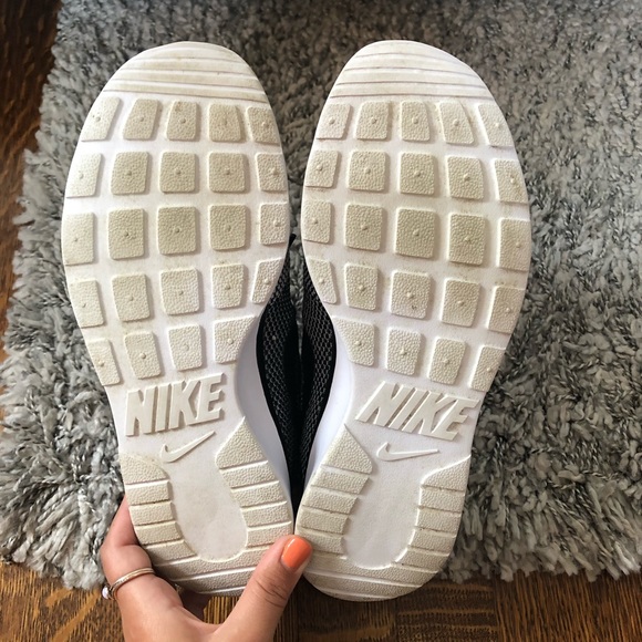 ❌SOLD❌ Women’s Nike Sneakers 👟 - Picture 5 of 5